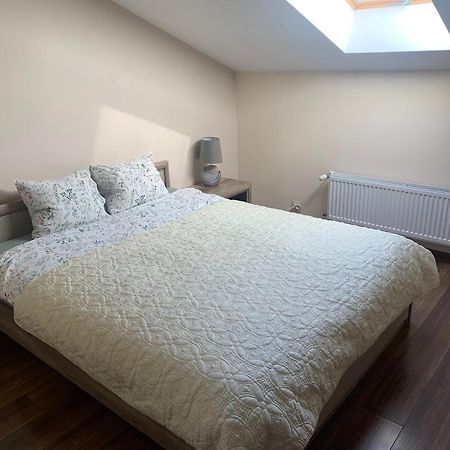 Apartament Bobrzanska - 4 Bedrooms Sypialnie Швидница Екстериор снимка