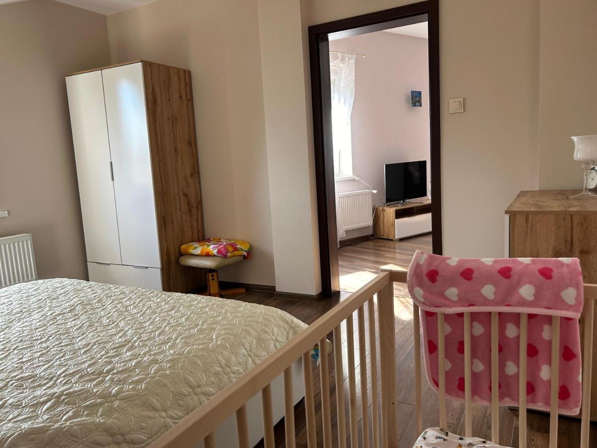 Apartament Bobrzanska - 4 Bedrooms Sypialnie Швидница Екстериор снимка