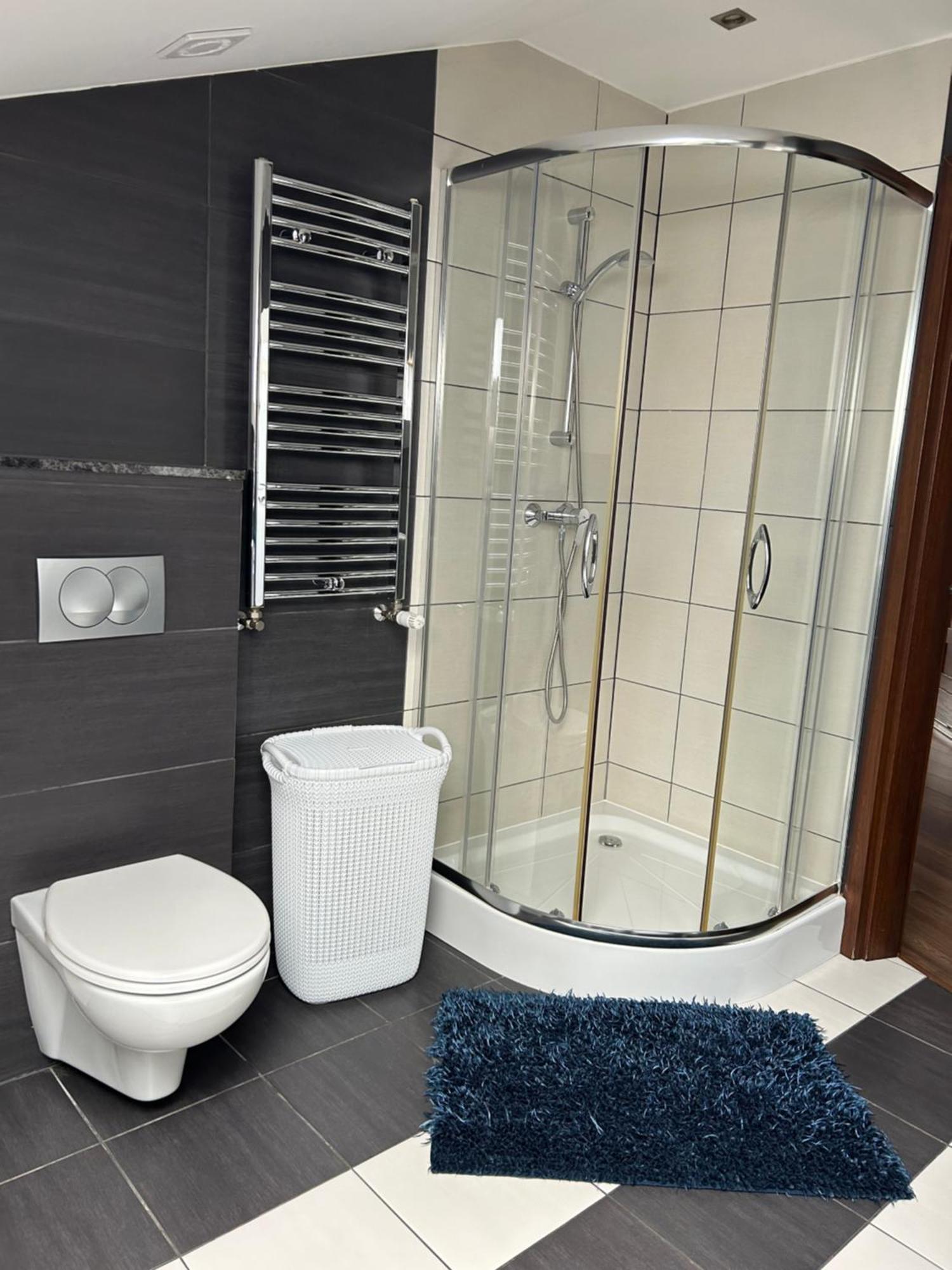 Apartament Bobrzanska - 4 Bedrooms Sypialnie Швидница Екстериор снимка